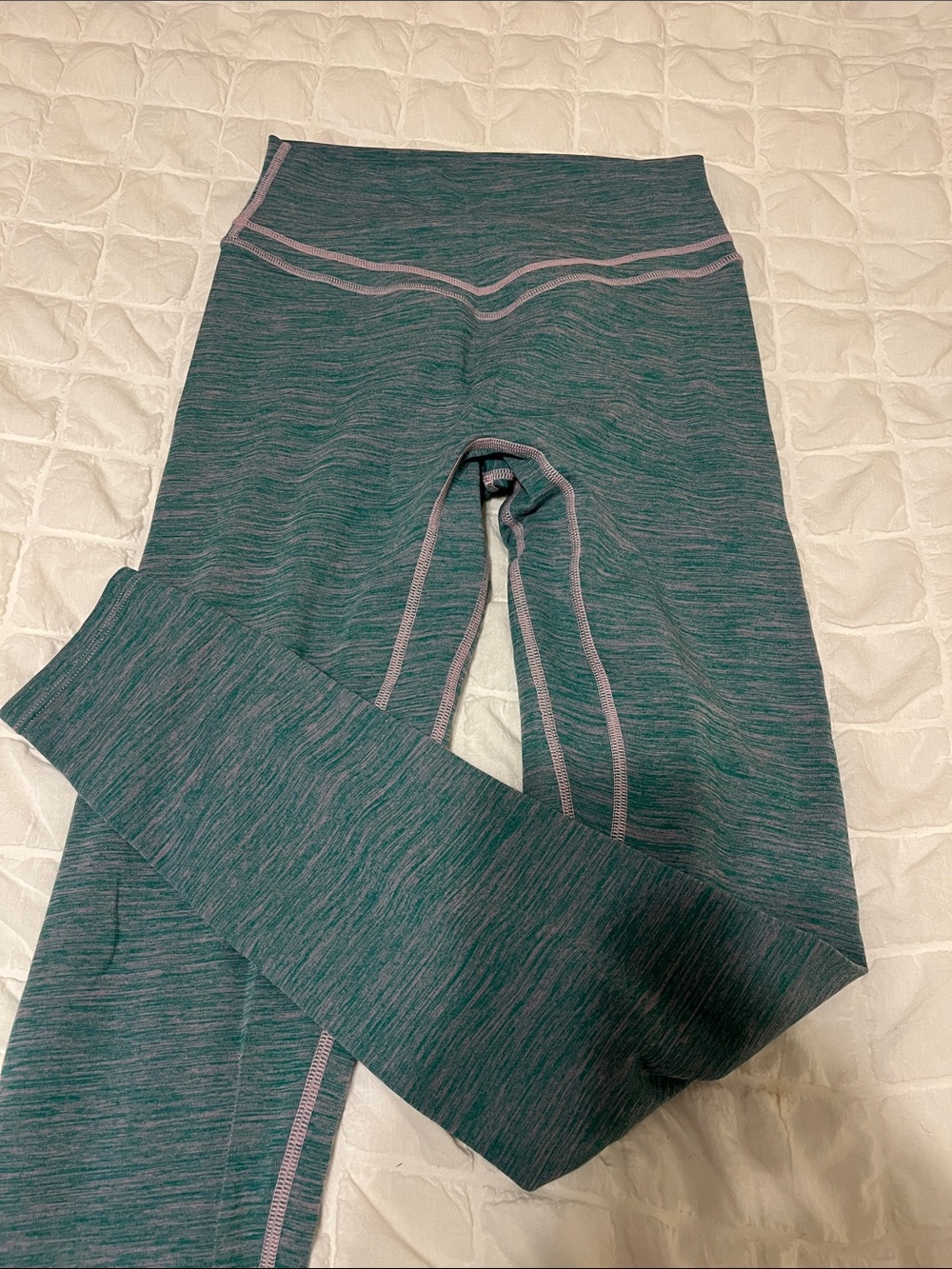 Seamless Teal Leggings with Pink Contrast Stitching